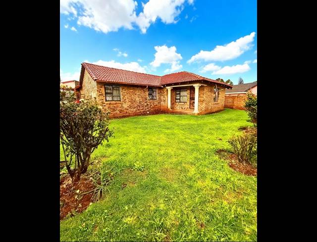 3 BEDROOM HOUSE FOR SALE IN ZAKARIYYA PARK